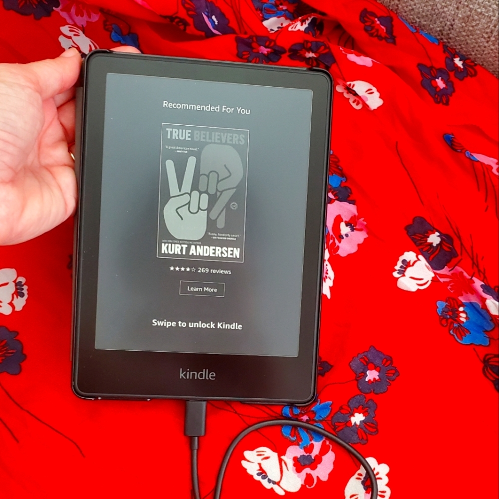 Kindle Paperwhite 11th generation. Larger screen. With cover.